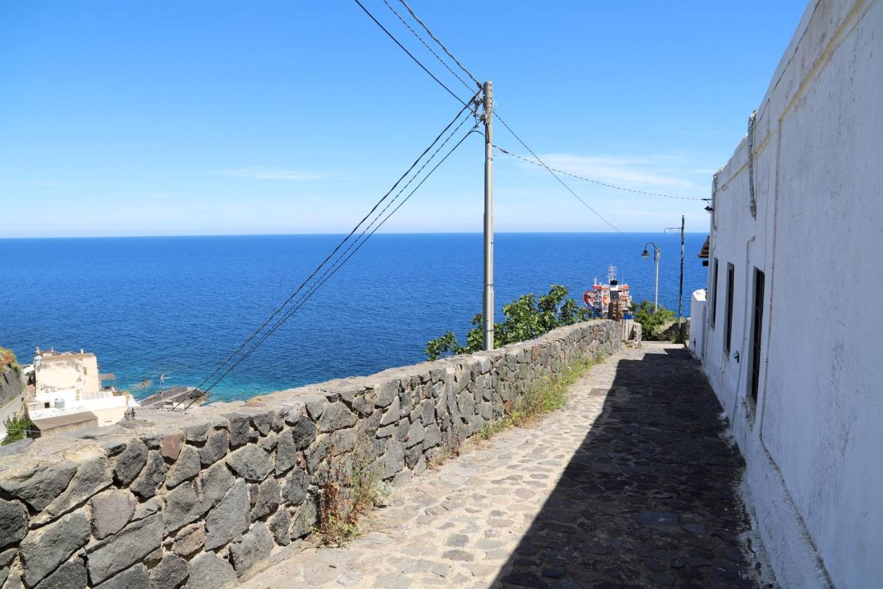 Casa Vacanze Lorenzo Malfa (Salina) Exterior foto